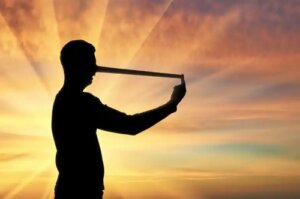 8 posibile semne că un bărbat te înșală