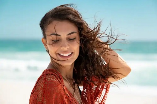 6 sfaturi pentru a vă spăla părul după plajă