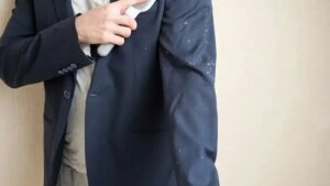 Sfaturi pentru spălarea unui costum bărbătesc acasă