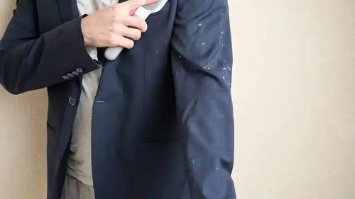 Sfaturi pentru spălarea unui costum bărbătesc acasă