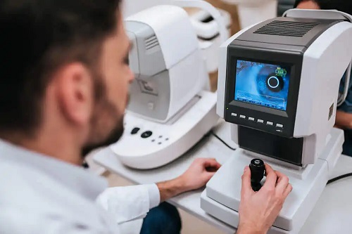 Specialist în melanomul ocular
