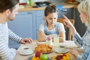 Stilul parental autoritar: caracteristici și efecte posibile asupra copiilor