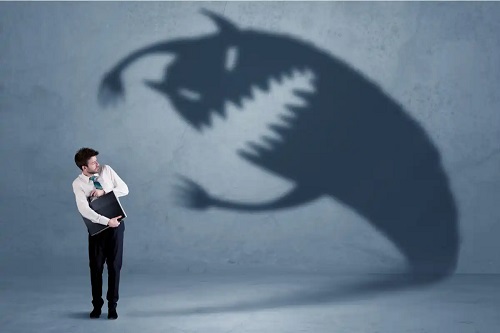 Tânăr cu teama de eșec sau atihifobia