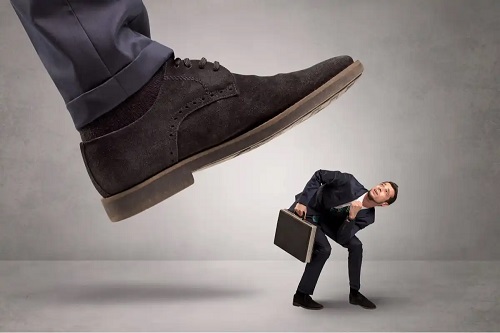 Abuz la locul de muncă