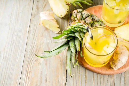 Apa de ananas preparată acasă
