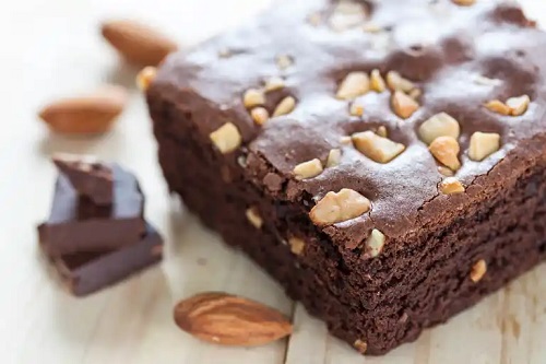 Brownie cu cartofi dulci și migdale