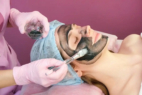 Carbon 60 sau cărbune activ utilizat în cosmetică