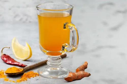 Ceai pentru detoxifiere cu ghimbir și turmeric