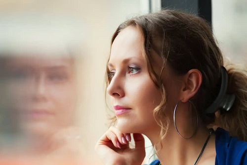 Fată cu personalitatea INFJ