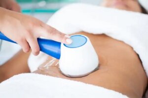 Hidrolipoclasia: ce este și care sunt riscurile sale?