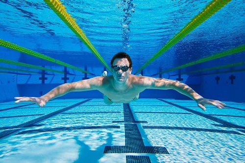 Îmbunătățiți rezistența fizică prin înot