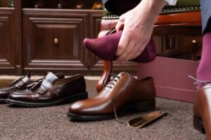 10 sfaturi pentru a întinde și a înmuia pantofii din piele