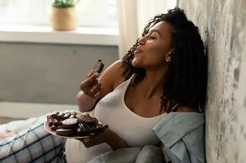 Asta se întâmplă în corpul tău când mănânci ciocolată neagră