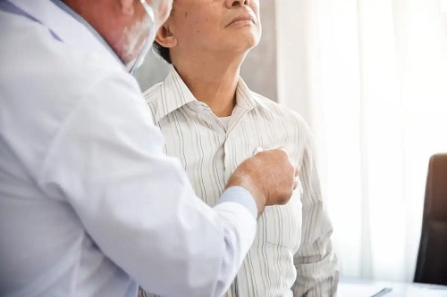 Medic ce consultă un pacient