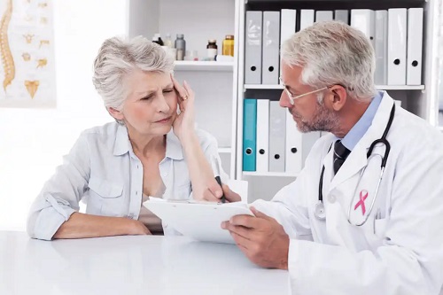Medic care oferă recomandări pentru utilizarea suplimentelor la vârstnici