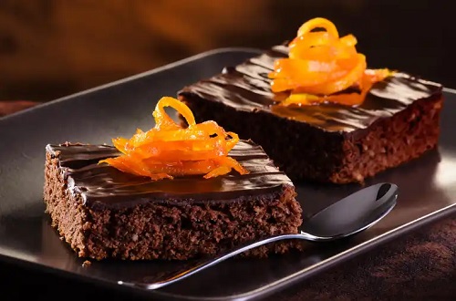 Platou cu brownie cu cartofi dulci