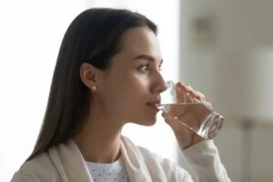 7 moduri de a scădea proteinele din urină în mod natural