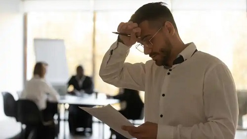 Sindromul Solomon: reprimare personală de teama de a ieși în evidență