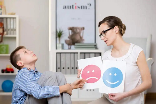 Specialist ce cunoaște mituri despre sindromul Asperger