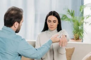 Terapia regresivă: Ajută hipnoza la vindecarea rănilor din trecut?
