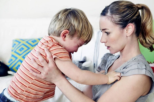 Copil care are un tantrum