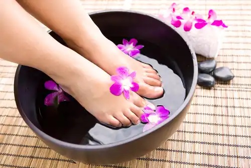 7 remedii naturiste pentru a calma durerea de tălpi