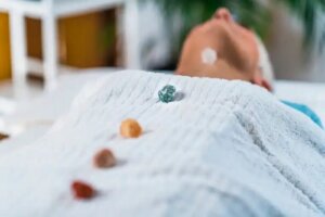 Ghidul cristalelor sau pietrelor vindecătoare