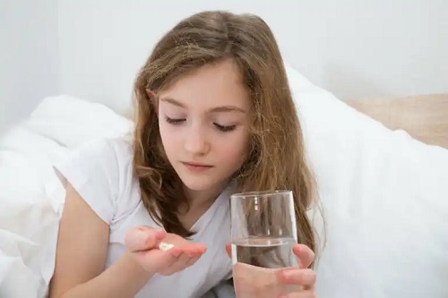 Cum să înveți copiii să înghită medicamentele
