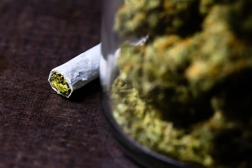 Țigară din marijuana