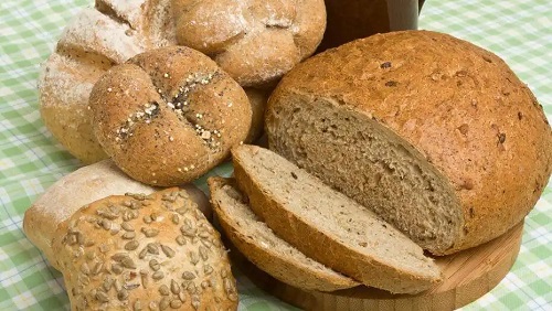 Pâine pe lista de alimente bogate în carbohidrați