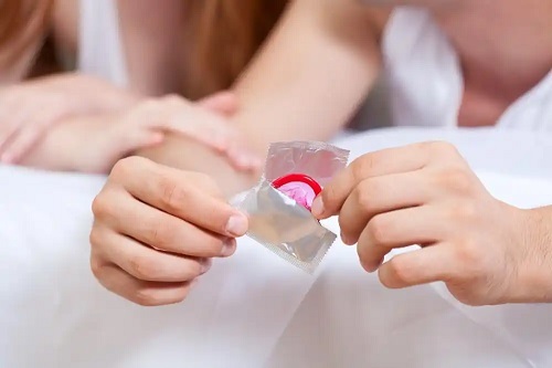 Prezervativ desfăcut
