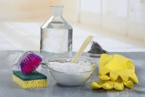 Soluții naturale pentru curățenie