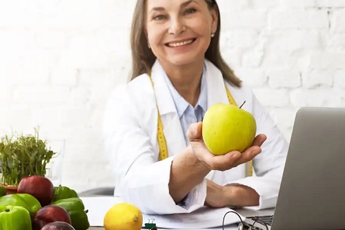 Specialist ce oferă sfaturi pentru a-l învăța pe copilul tău să mănânce sănătos
