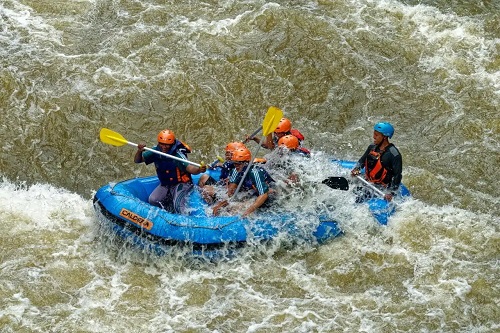 Trăsături ale oamenilor aventuroși care fac rafting