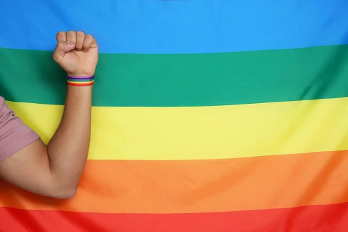 Peersoană ce cunoaște diferențele dintre bisexualitate și pansexualitate