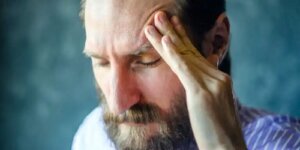Durerea de cap pe partea stângă: care sunt cauzele?