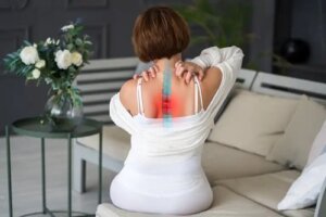Durerile dintre omoplați sau dorsalgia: simptome și tratamente