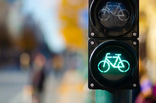 6 accesorii utile ca să mergi cu bicicleta în siguranță
