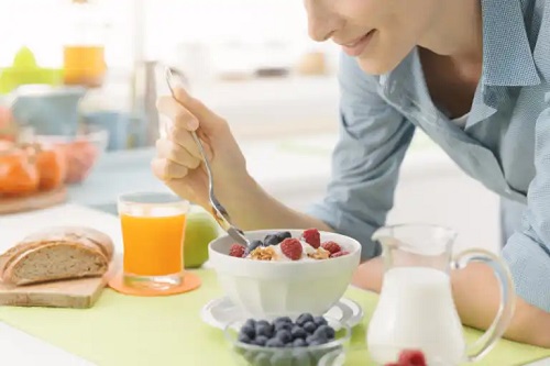 6 opțiuni de mic dejun sățios, gustos și sănătos