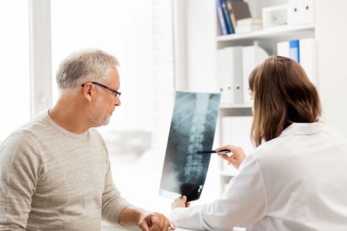 Vizita la medic pentru probleme la coloana vertebrală