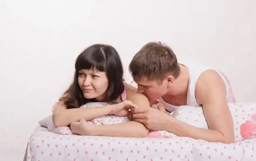 Bărbat preocupat de lipsa orgasmului la femei