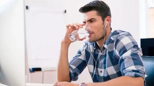 Cum să crești volumul spermei prin hidratare