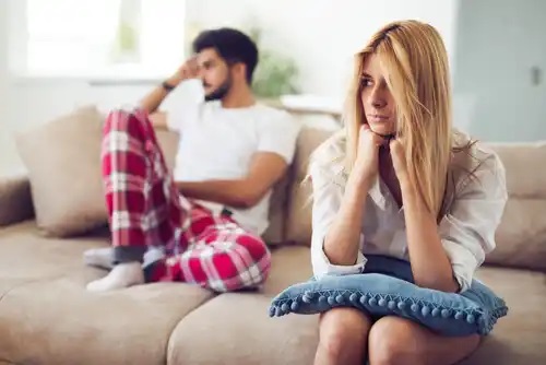 Cuplu care are probleme de infidelitate