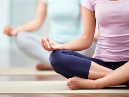 Femeie care face yoga