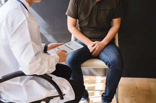 Medic ce tratează petele roșii pe gland