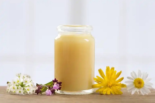 5 remedii cu lăptișor de matcă foarte eficiente