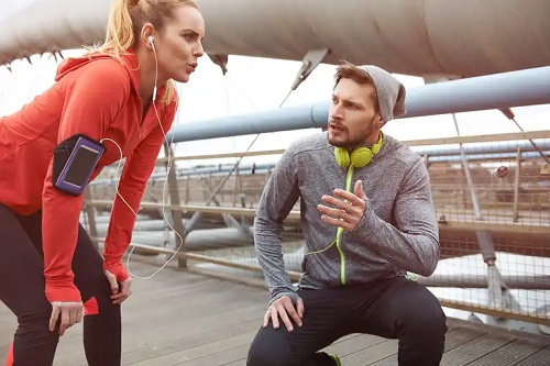 Bărbat care se ocupă de managementul sportiv