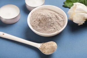5 trucuri de curățare cu argilă albă pentru casa ta