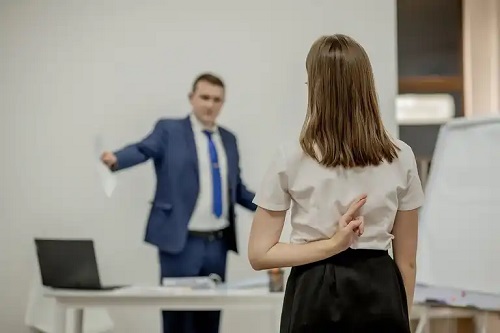 Femeie care știe cum să nu te simți intimidat