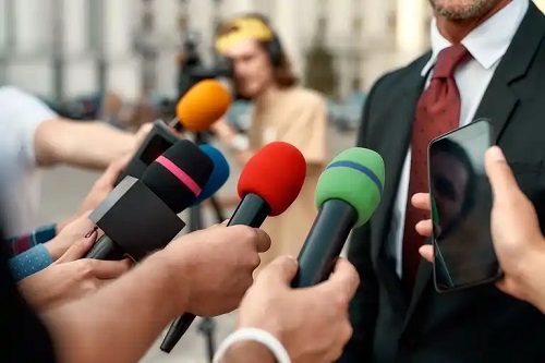 Interviu la microfon